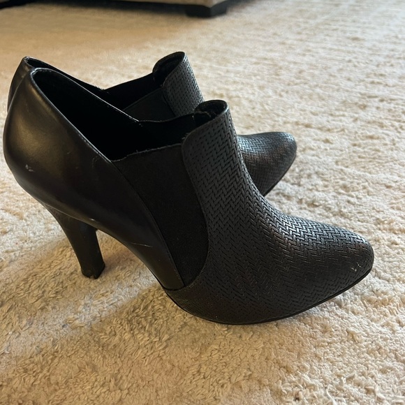 Elegant Black Women's Ankle Boots - Picture 8 of 14